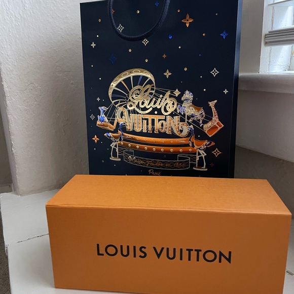 Louis Vuitton Handbags - Louis Vuitton Paris Christmas 🎄 Bag & Box